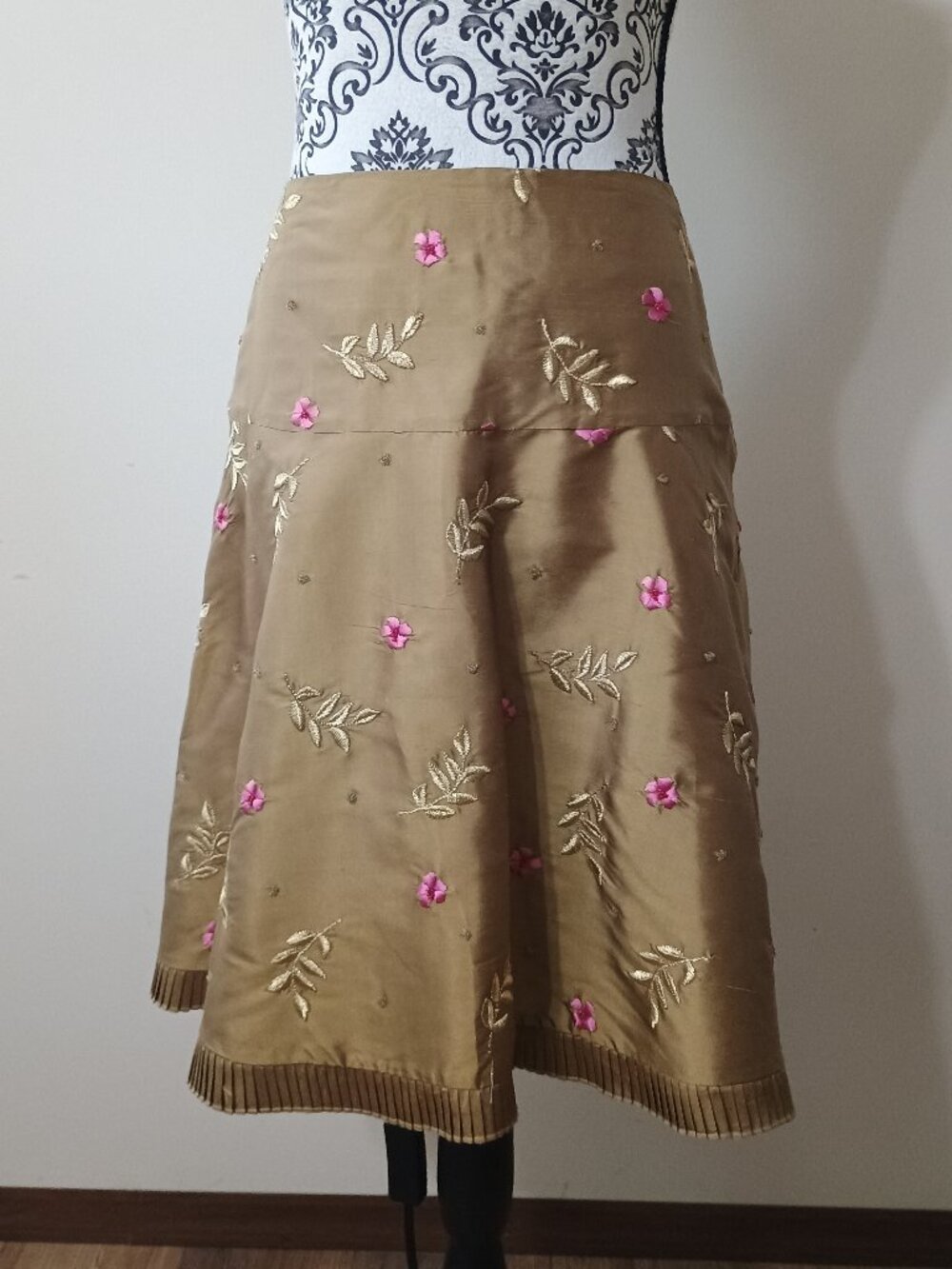 Intuitions Beaded Silk Embroidered Mini Skirt Size 10 Olive Green/Gold